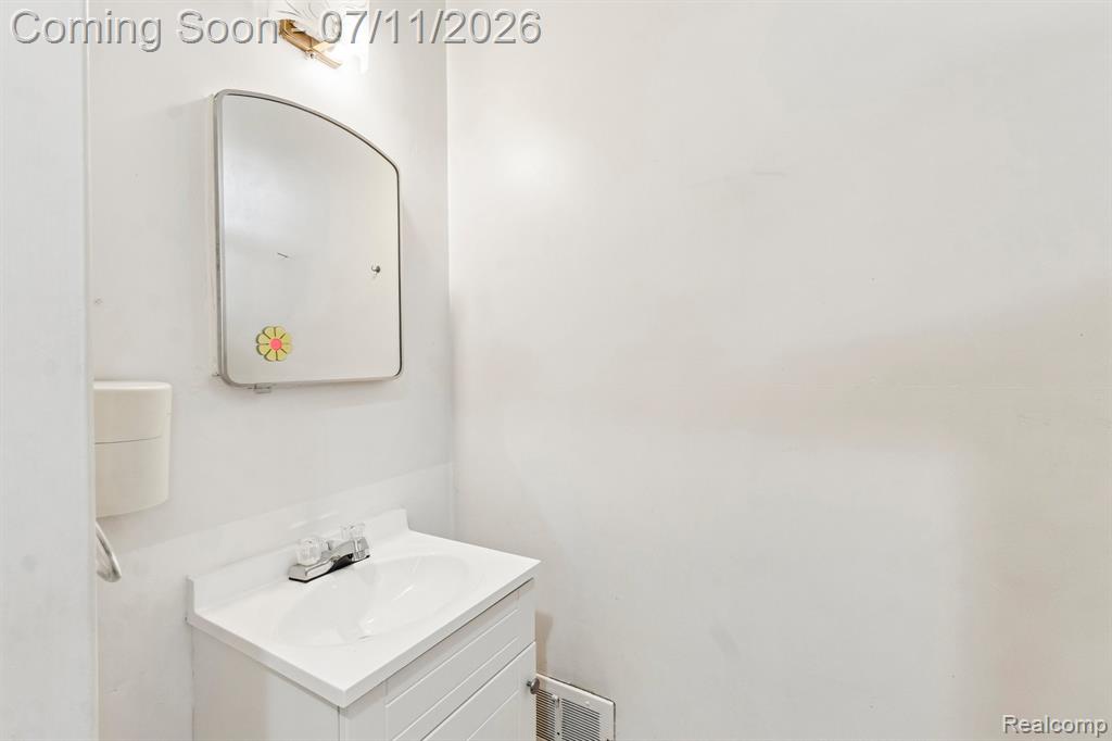 6105 Gilbert Lake Road, Bloomfield Hills, MI 48301 — Photo 15