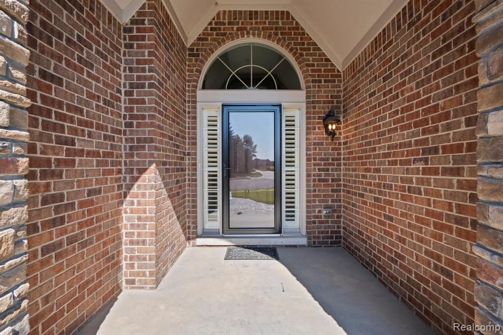 4128 BINGHAMPTON Court, Clarkston, MI 48348 — Photo 4