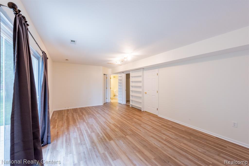 40772 WORTHINGTON Road, Canton, MI 48188 — Photo 19