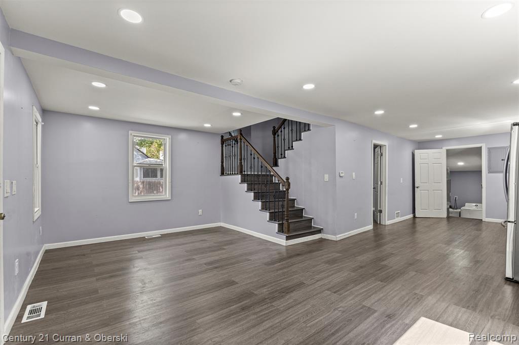 537 Helen Street, Inkster, MI 48141 — Photo 5