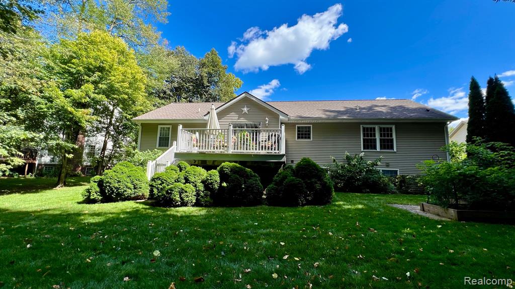 8324 WOODLAND Circle, Goodrich Vlg, MI — Photo 4