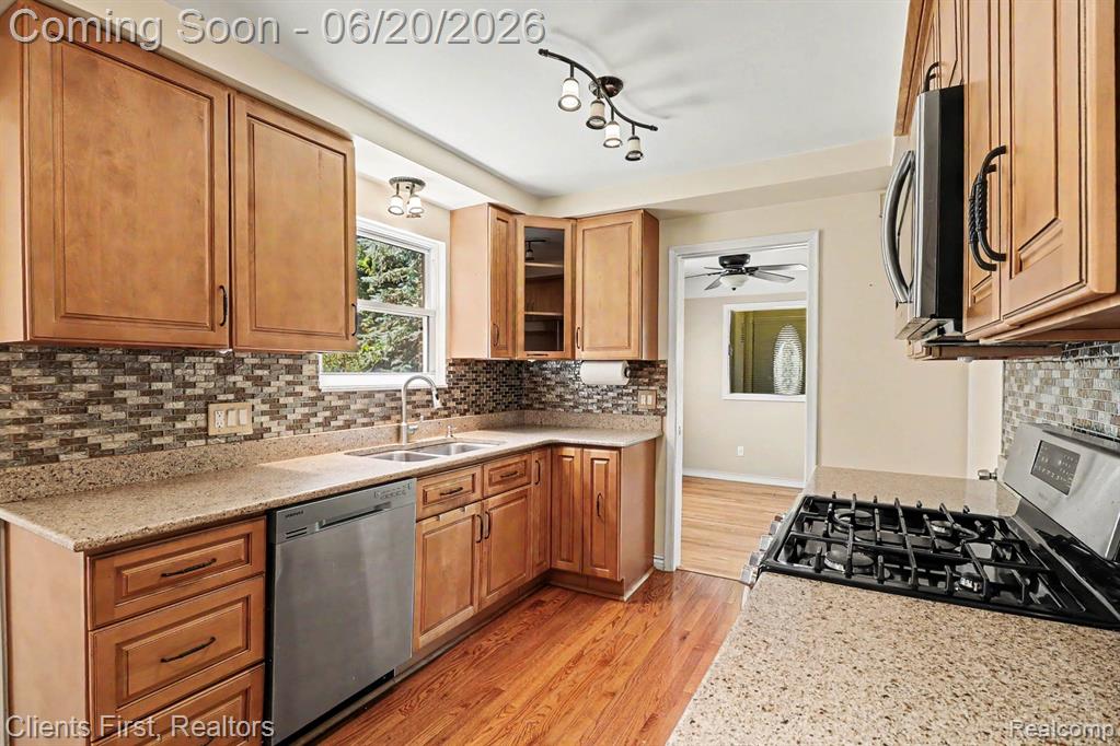 8260 Arnold Street, Dearborn Heights, MI 48127 — Photo 9