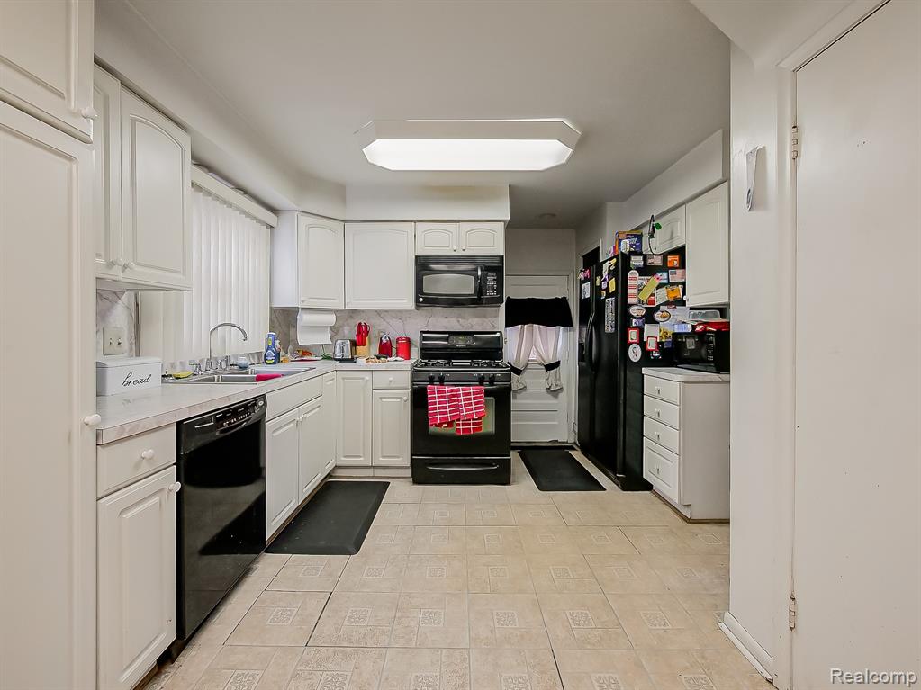 16870 Shaftsbury Avenue, Detroit, MI 48219 — Photo 8