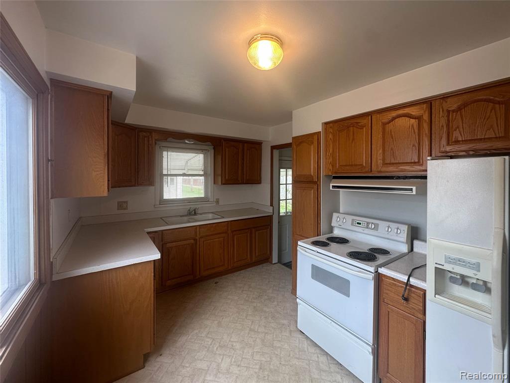 7555 Trafalgar Street, Taylor, MI 48180 — Photo 3