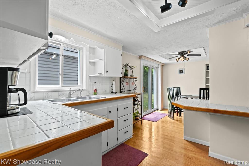 5865 Crescent Road, Waterford, MI 48327 — Photo 12