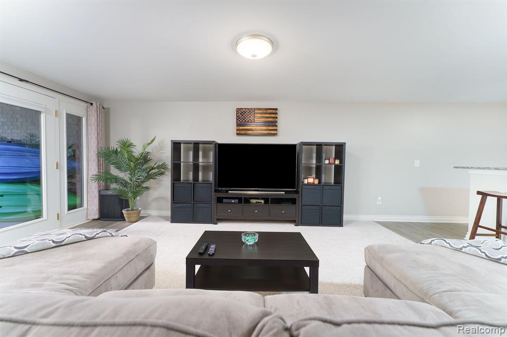 10725 WATERFALL, South Lyon, MI 48178 — Photo 34