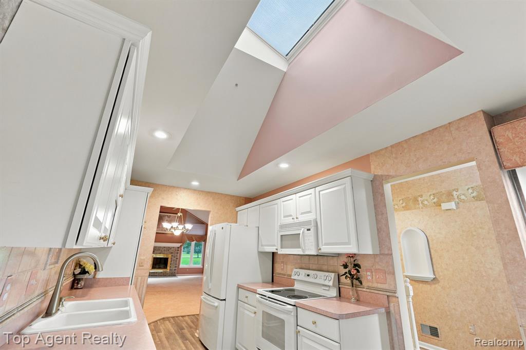 48659 Sundance Court, Utica, MI 48315 — Photo 6