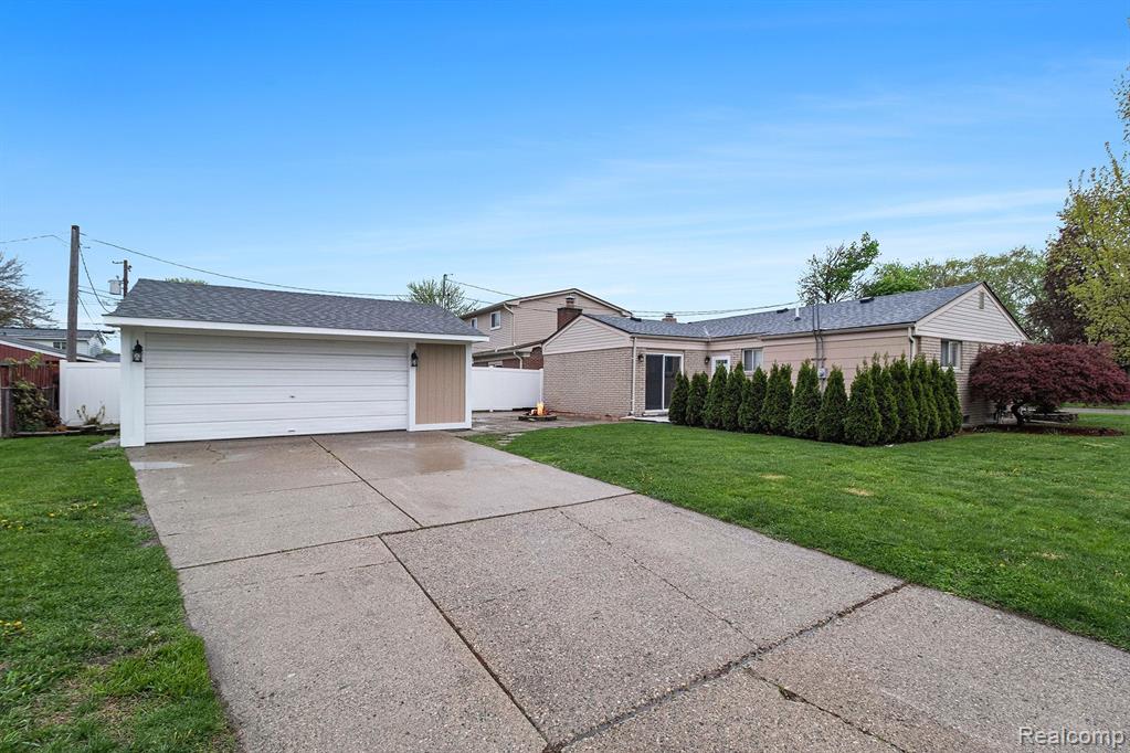 8601 INDEPENDENCE Drive, Sterling Heights, MI 48313 — Photo 22