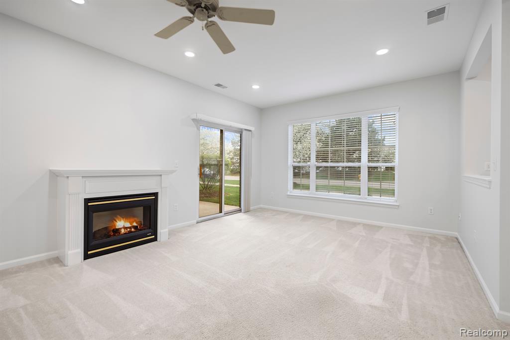 45622 WARWICK Drive, Macomb, MI 48044 — Photo 7