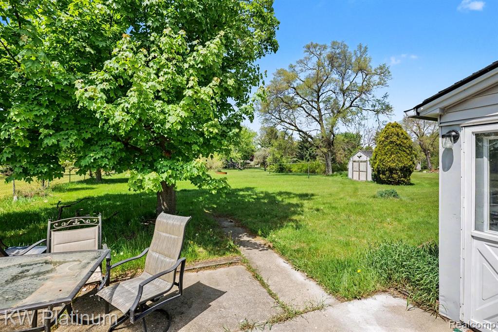 47611 Burton Drive, Shelby Twp, MI 48317 — Photo 16