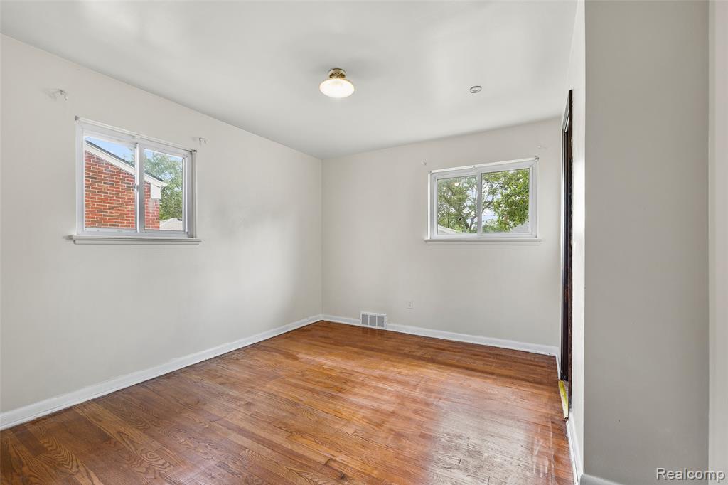 8630 N Evangeline Street, Dearborn Heights, MI 48127 — Photo 22