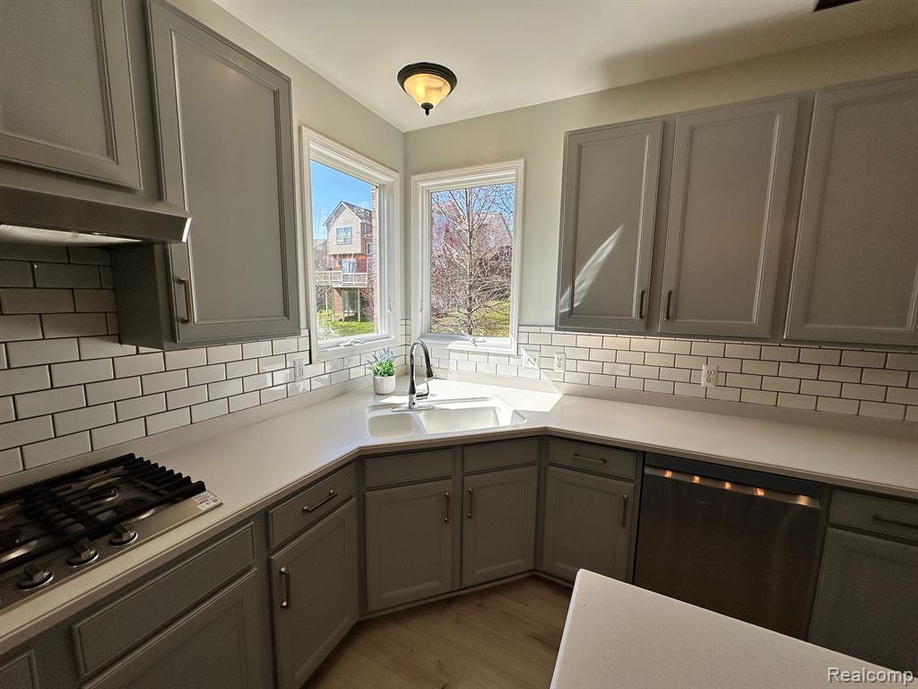 16983 COURVILLE Drive, Northville, MI 48168 — Photo 23