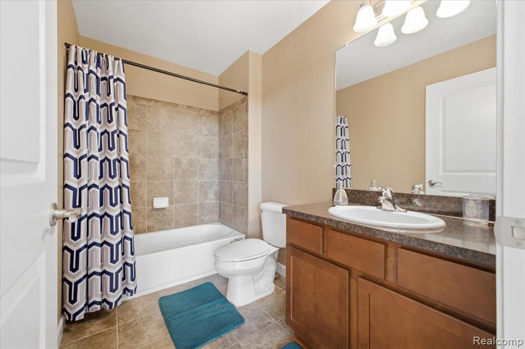 4930 E Stonegate Circle, Lake Orion, MI — Photo 28