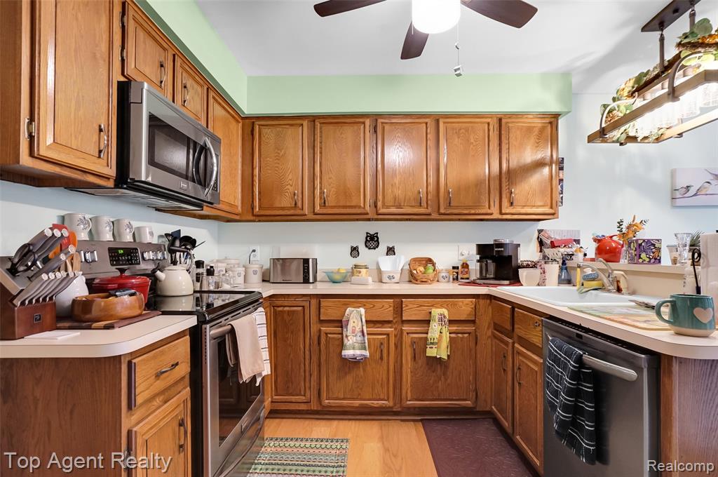 43058 W Kirkwood Drive, Clinton Twp, MI 48038 — Photo 12