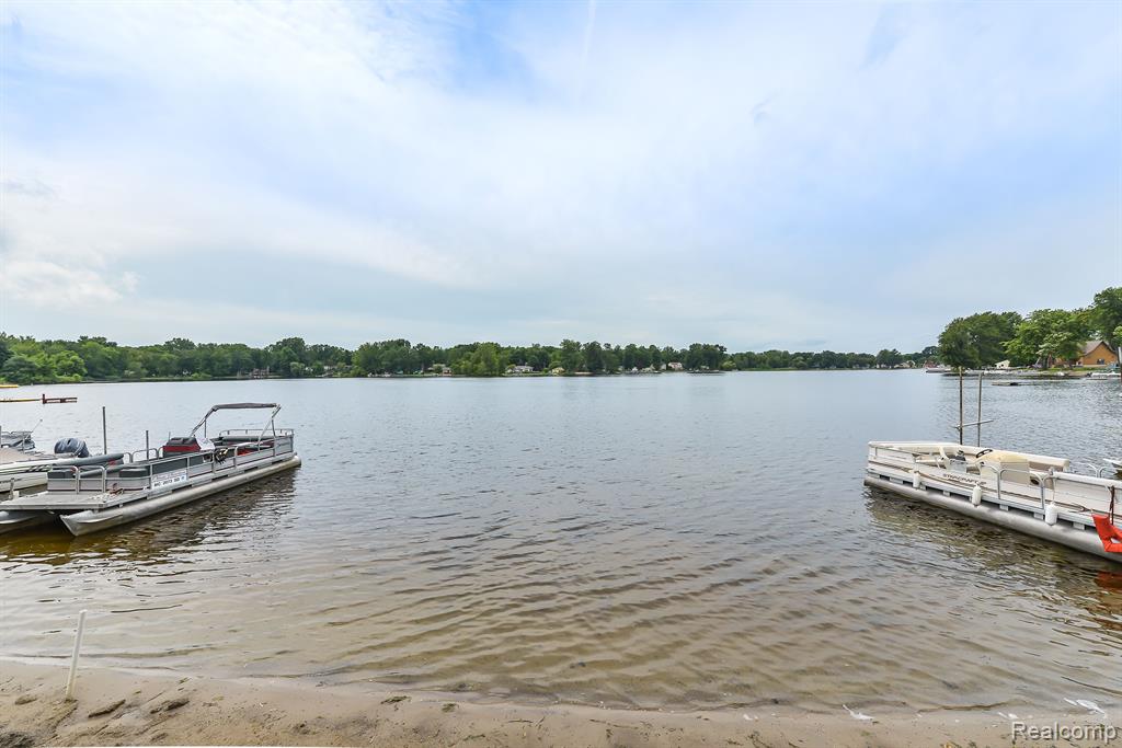7860 LAKESHORE Road, Whitmore Lake, MI 48189 — Photo 11