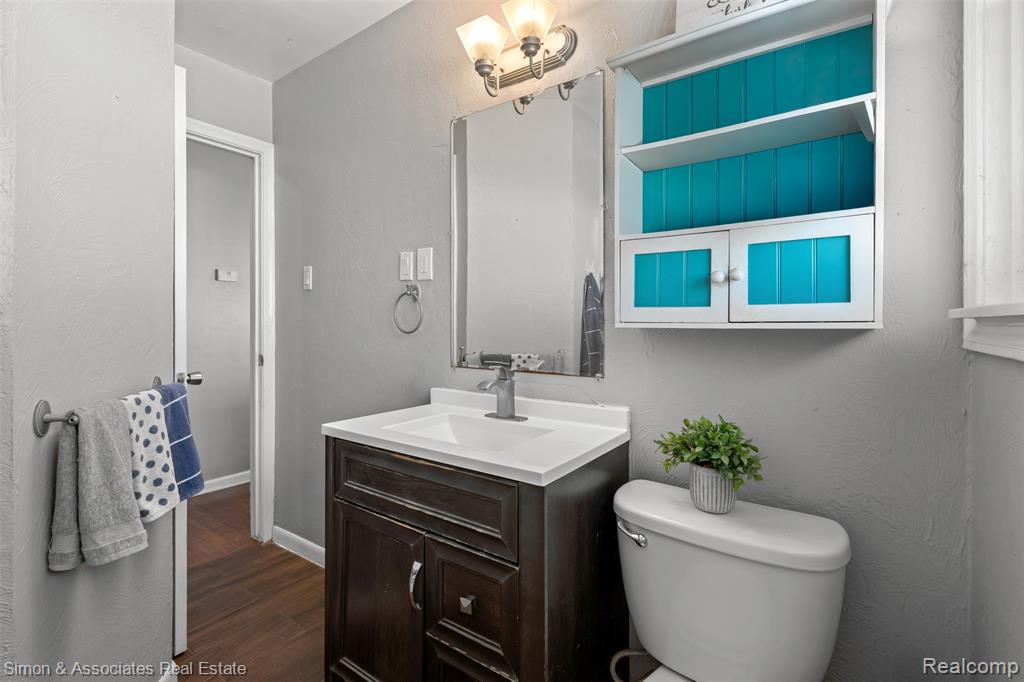 7568 Hazelton Street, Dearborn Heights, MI 48127 — Photo 18