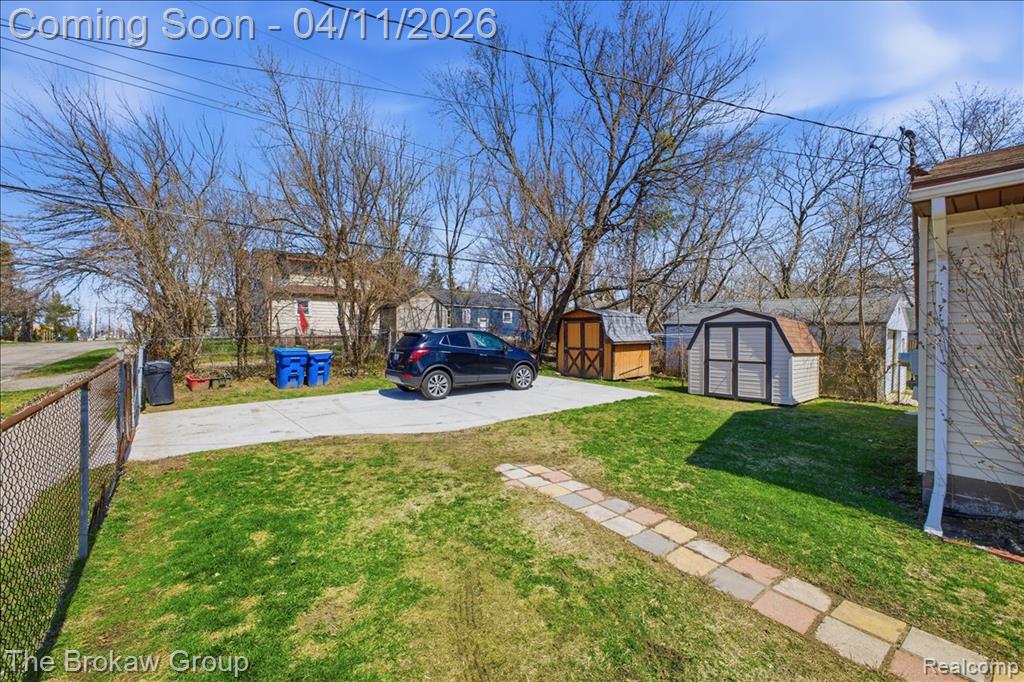 90 N Josephine Avenue, Waterford, MI 48328 — Photo 3