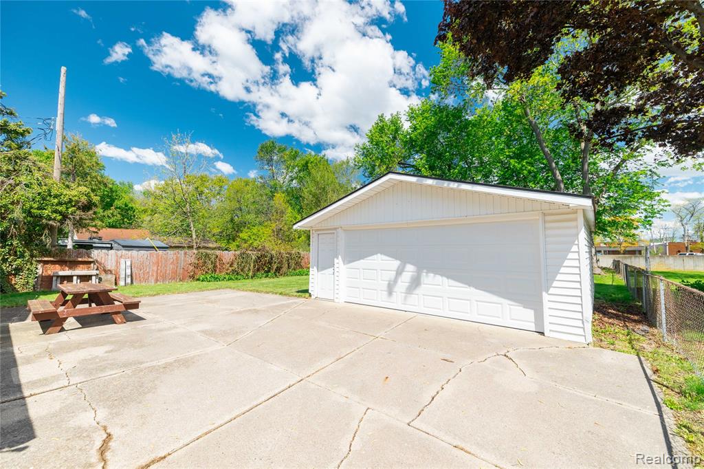 569 Hendrickson Boulevard, Clawson, MI — Photo 36