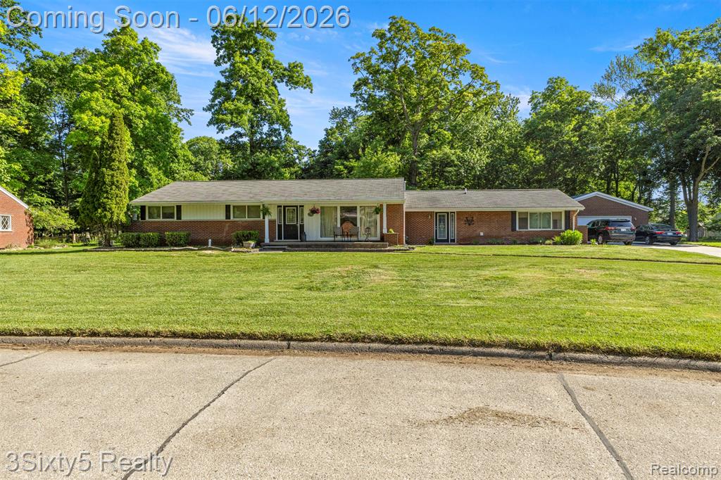 7714 Bournemouth Avenue, Grosse Ile, MI 48138