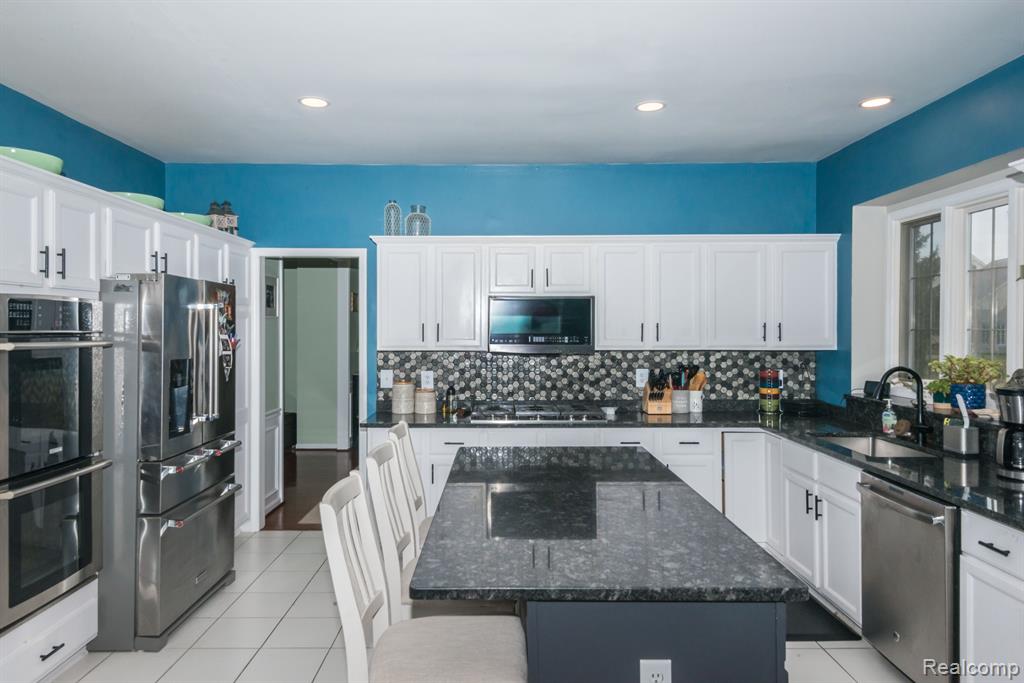 46009 WINDRIDGE Lane, Canton, MI 48188 — Photo 22