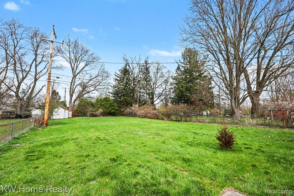 26932 W 6 Mile Road N, Redford, MI 48240 — Photo 17