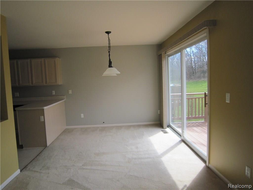 1069 CALPERNIA, Wixom, MI 48393 — Photo 7