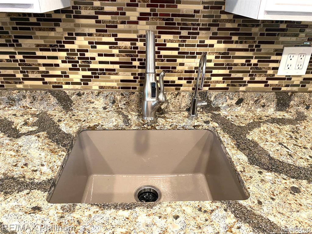 604 E NORTH Street, Owosso, MI 48867 — Photo 20