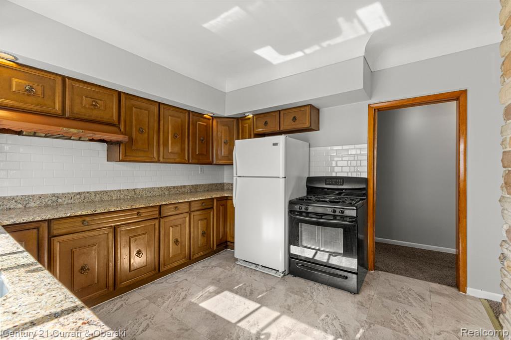 965 ELM Street, Wyandotte, MI 48192 — Photo 8