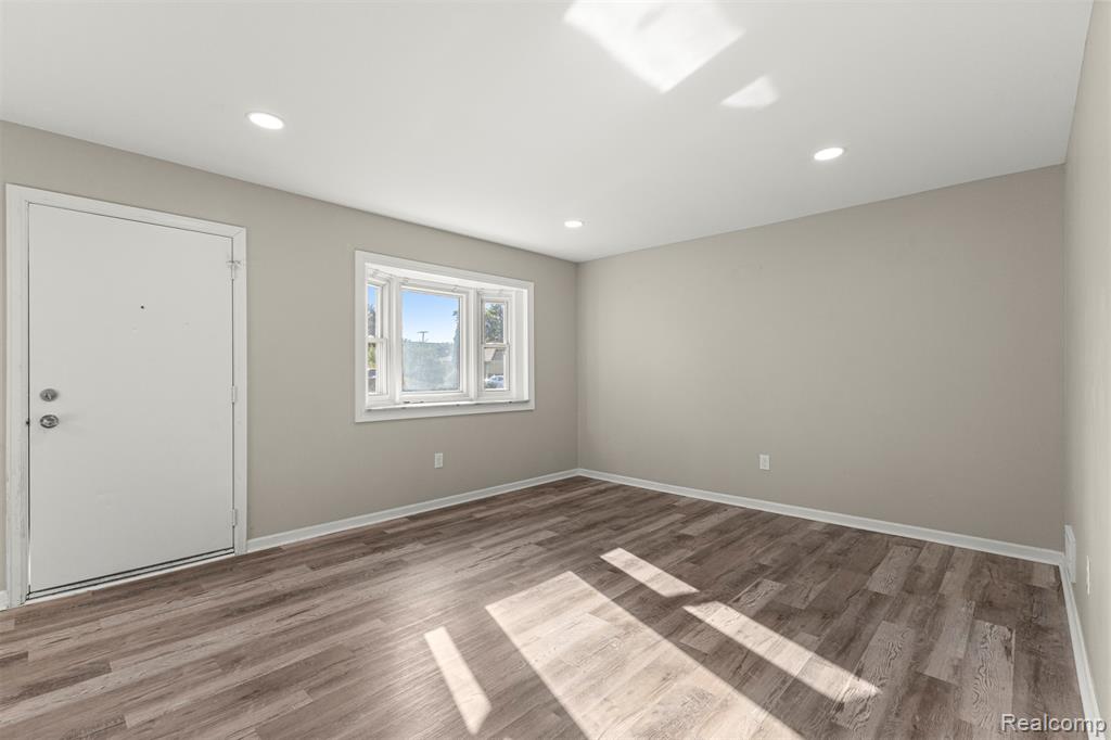 4638 Gertrude Street, Dearborn Heights, MI 48125 — Photo 8