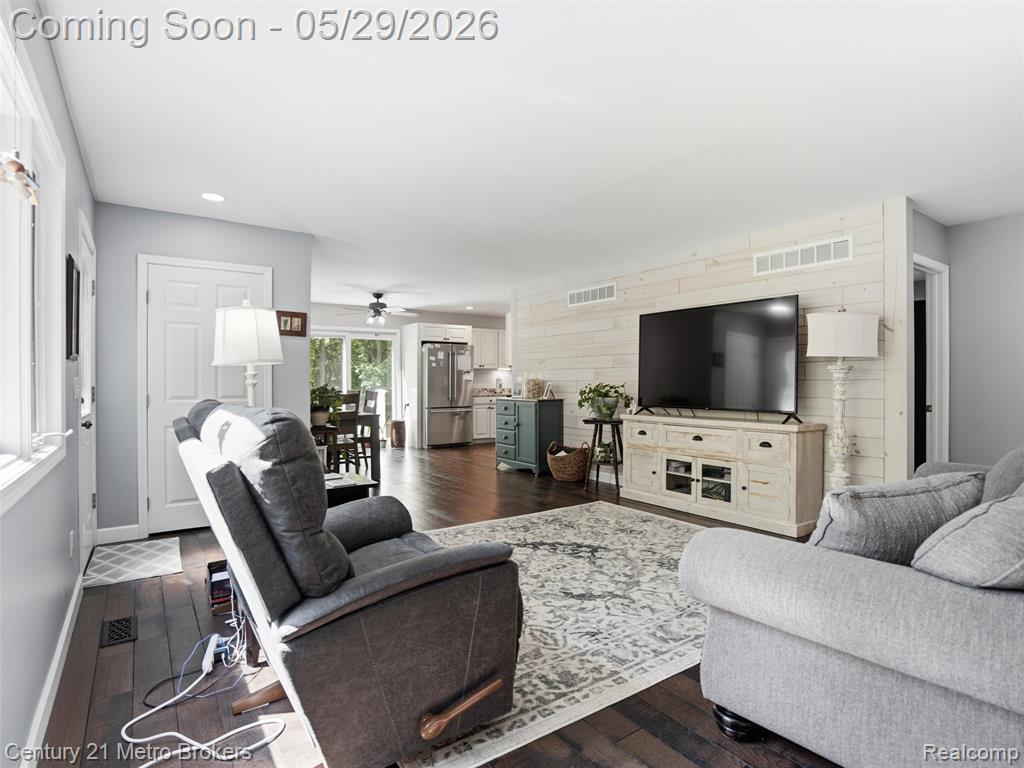 11447 N Latson Road, Linden, MI 48451 — Photo 7