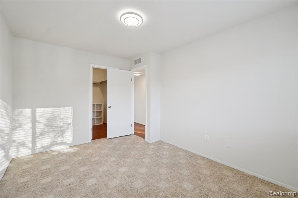 51288 Johns Drive, 7, New Baltimore, MI 48047 — Photo 9