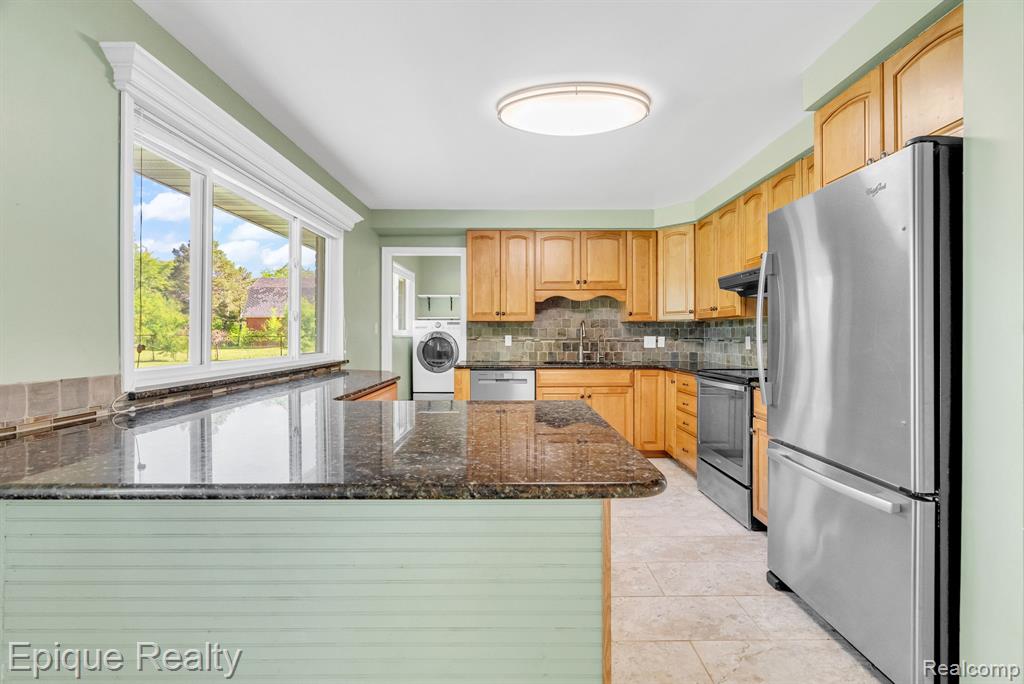 8052 Dungarvin Drive, Grand Blanc, MI 48439 — Photo 13