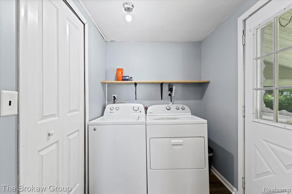 6088 Surrey Lane, Burton, MI 48519 — Photo 13