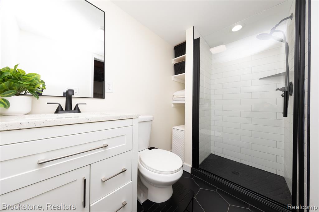 2156 Cambridge, Berkley, MI 48072 — Photo 35