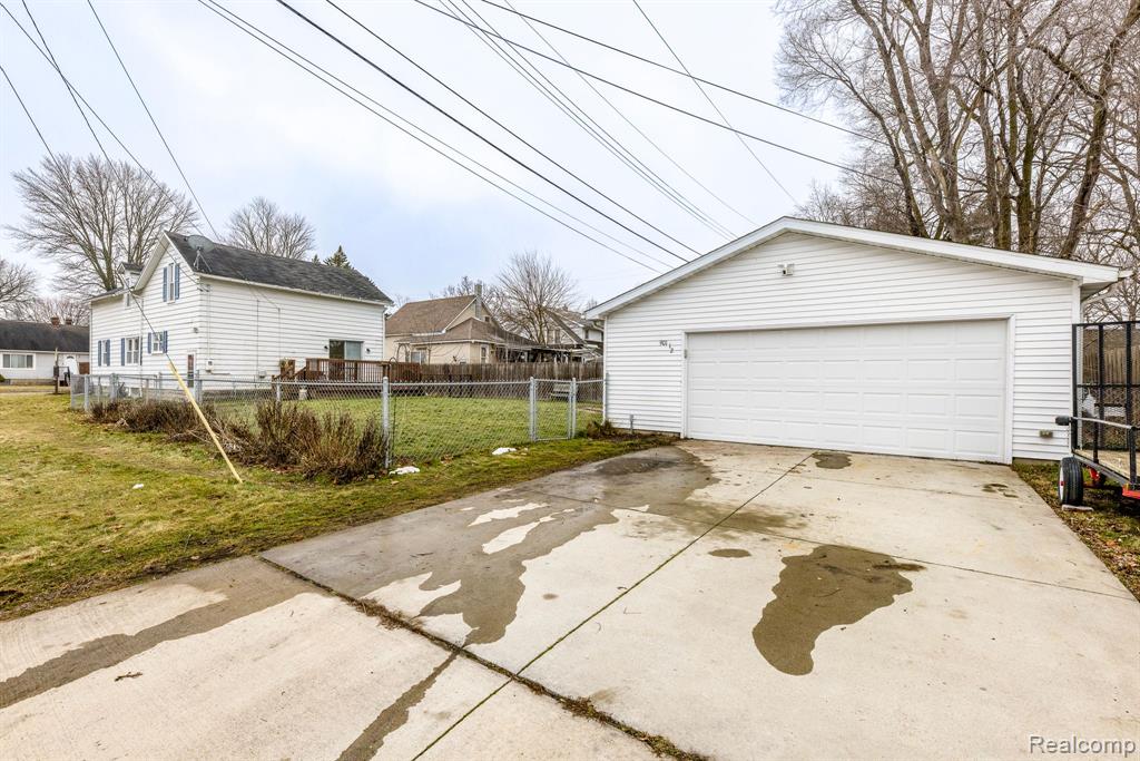 901 GARFIELD Street, Port Huron, MI 48060 — Photo 3