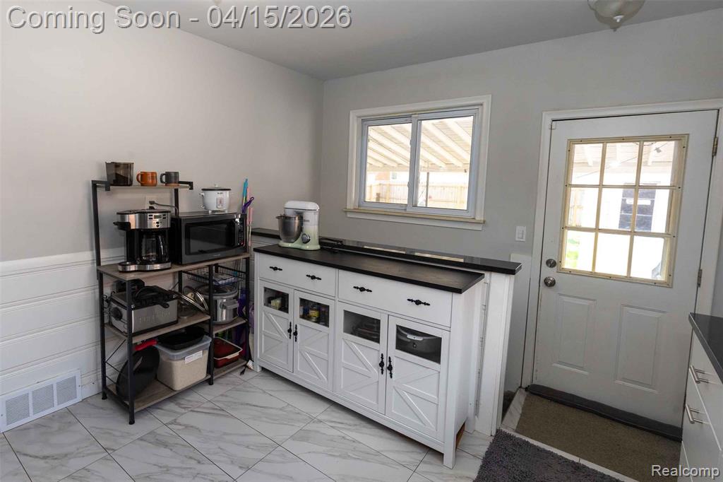 29361 Mark Avenue, Madison Heights, MI 48071 — Photo 12