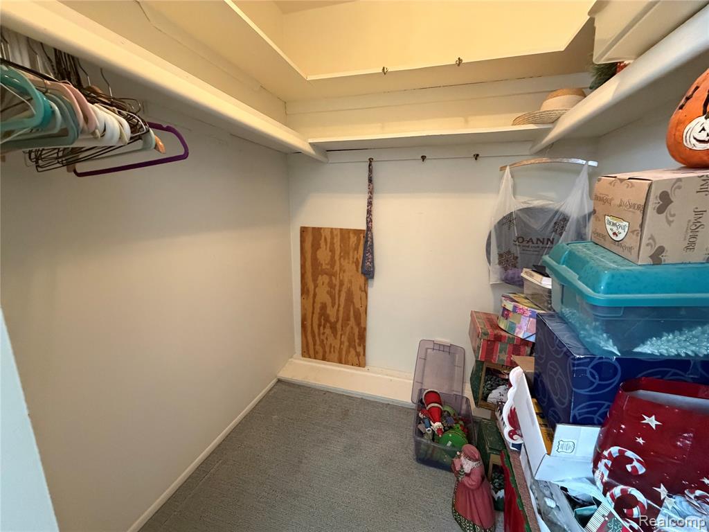 671 E Fox Hills Drive, Bloomfield Hills, MI 48304 — Photo 11