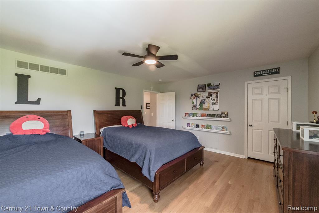 914 SHREWSBURY Drive, Clarkston, MI 48348 — Photo 28