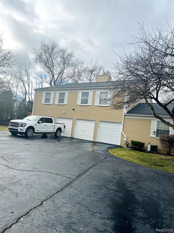 295 INLET N, Walled Lake, MI 48390 — Photo 2