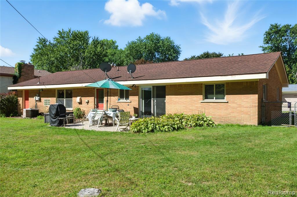 51088 Fairlane Drive, Shelby Twp, MI 48316 — Photo 6