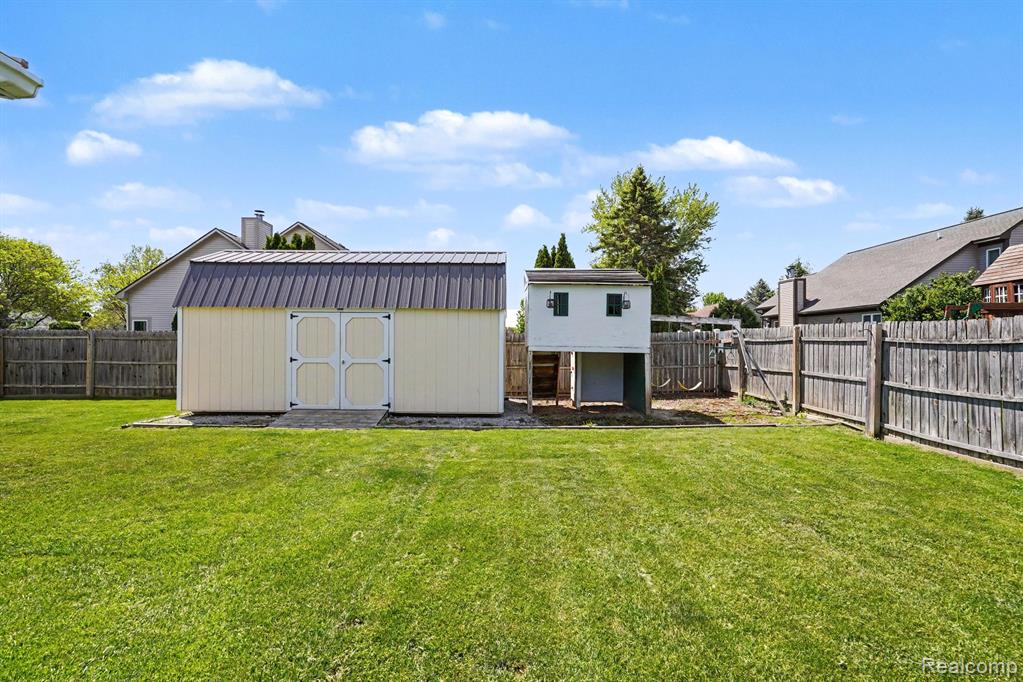8012 Fox Hollow Road, Goodrich Vlg, MI — Photo 26