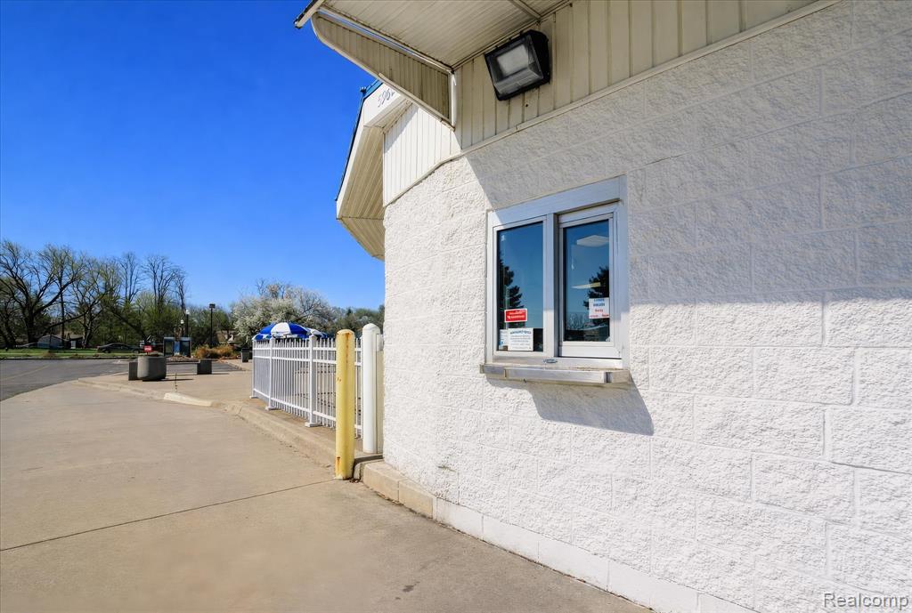 5962 Meridian Boulevard, Brighton, MI 48116 — Photo 12