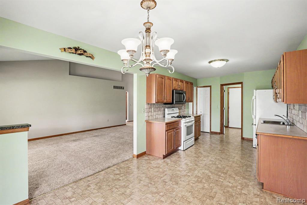 50829 Raintree Circle, New Baltimore, MI 48047 — Photo 9