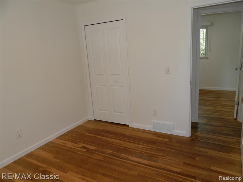 9374 PATTON Street, Livonia, MI 48150 — Photo 16