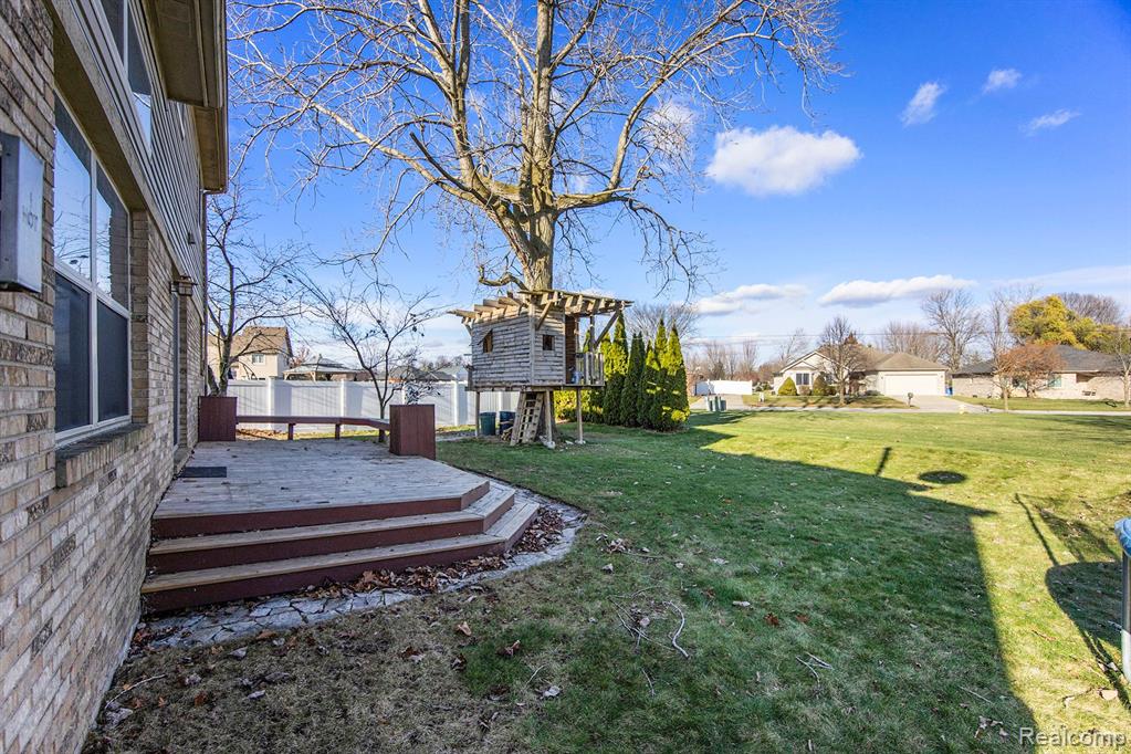 52644 CLEVELAND Street, New Baltimore, MI 48047 — Photo 23