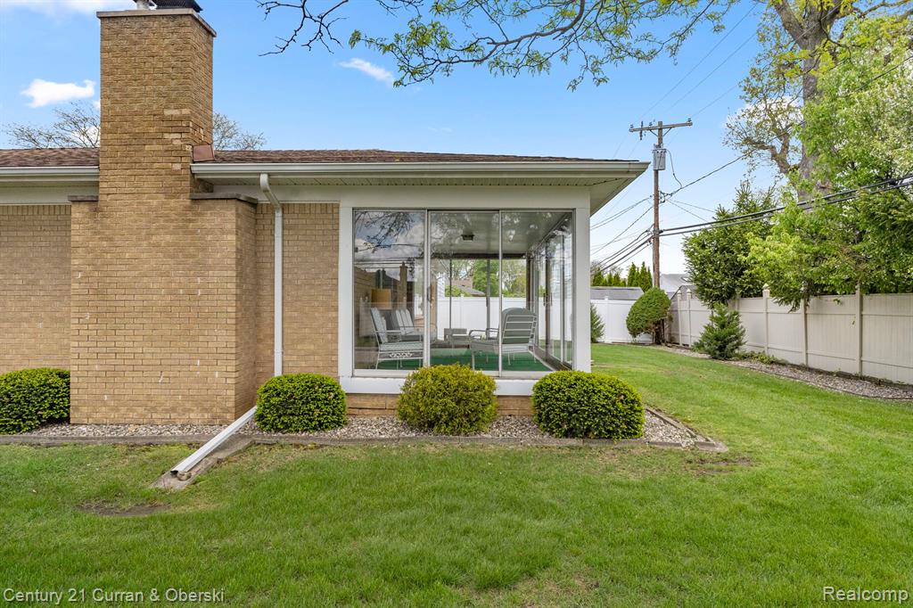 716 N CHARLESWORTH Street, Dearborn Heights, MI 48127 — Photo 37