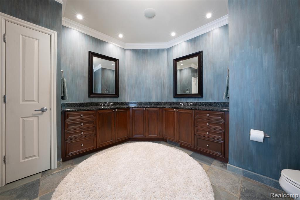 4502 Forest Edge Lane, West Bloomfield, MI 48323 — Photo 20