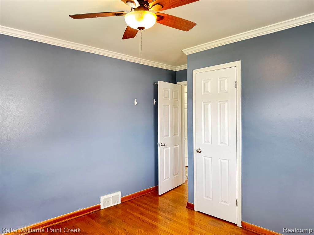 8356 ARNOLD Street, Dearborn Heights, MI 48127 — Photo 16