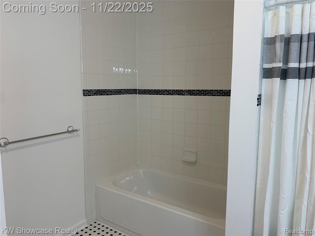 462 Algene Street, Lake Orion, MI 48362 — Photo 16