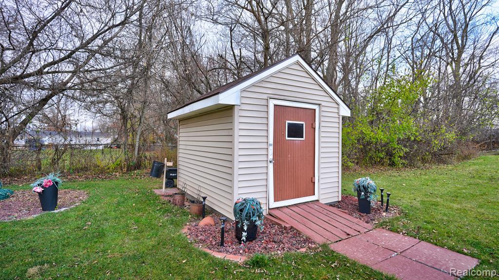 5077 PRESTONWOOD Lane, Flushing, MI 48433 — Photo 6